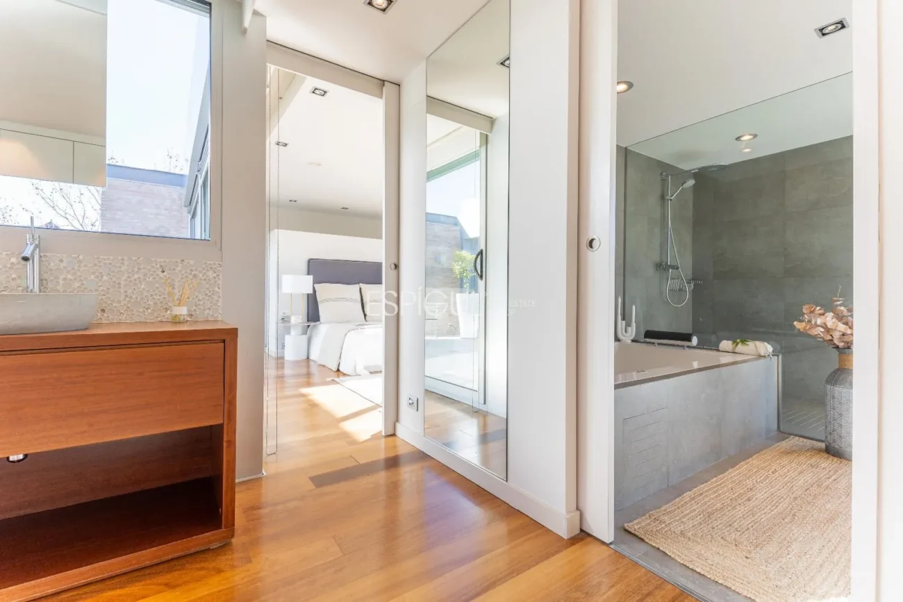 Villa for Sale in Arxiu, Sant Cugat Del Vallés