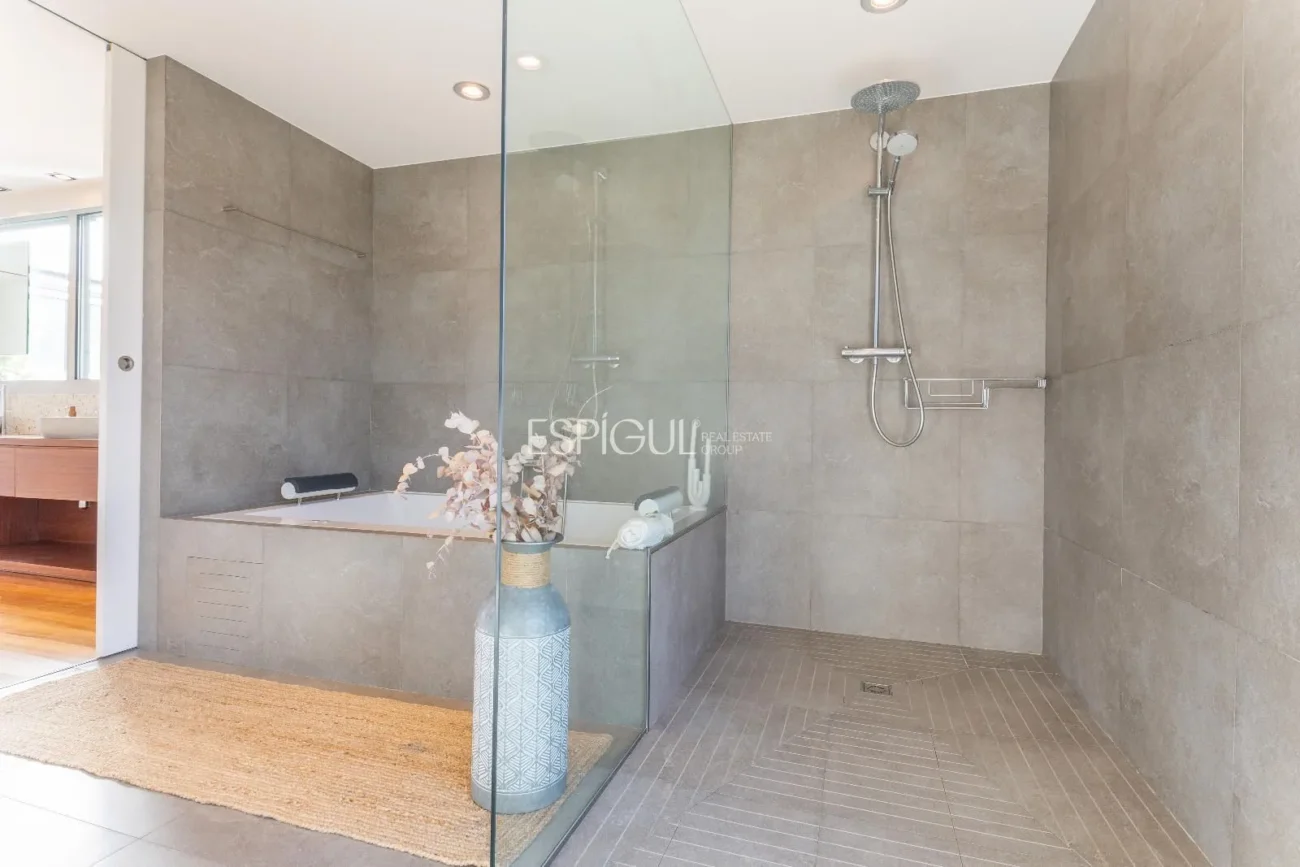 Villa for Sale in Arxiu, Sant Cugat Del Vallés