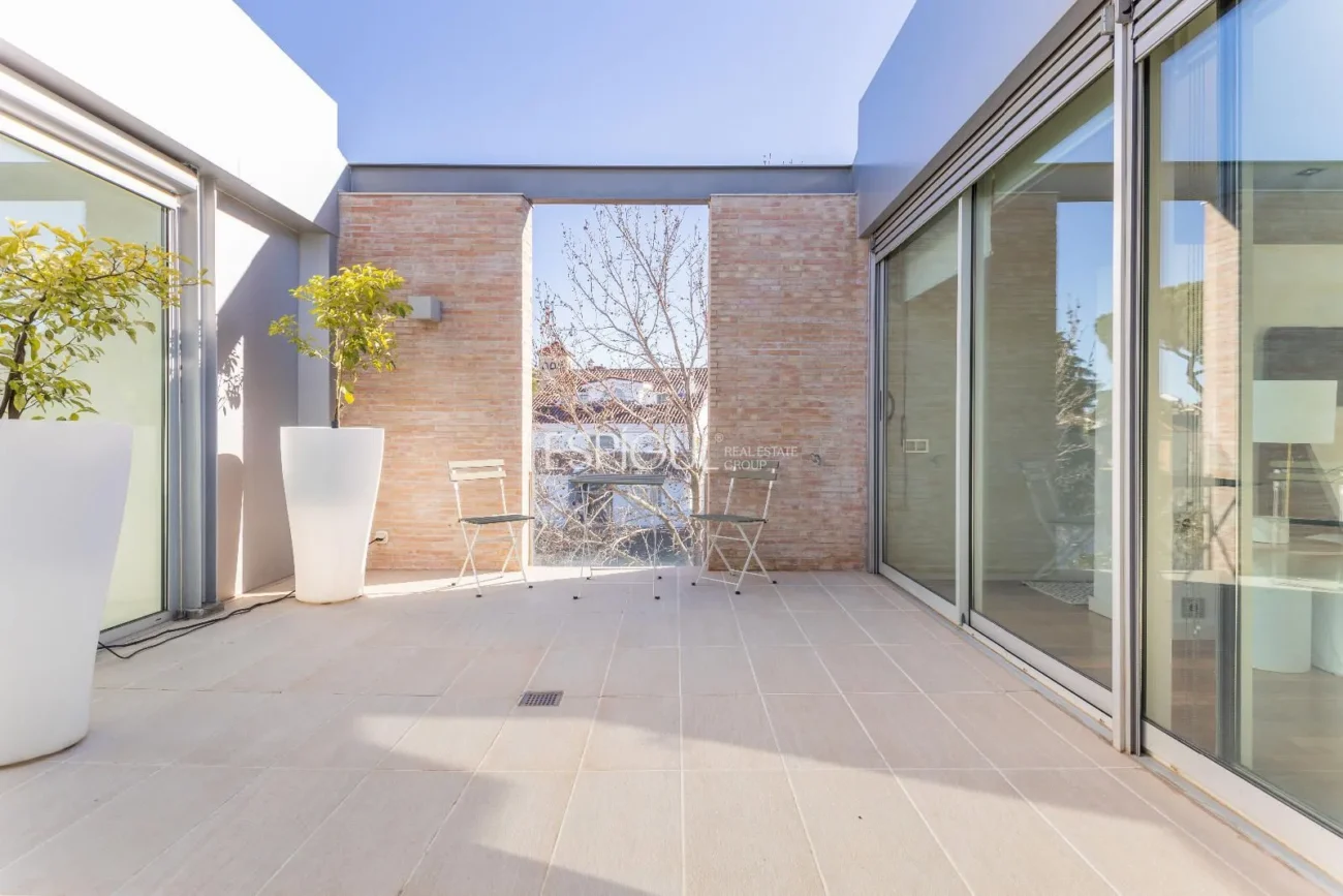 Villa for Sale in Arxiu, Sant Cugat Del Vallés
