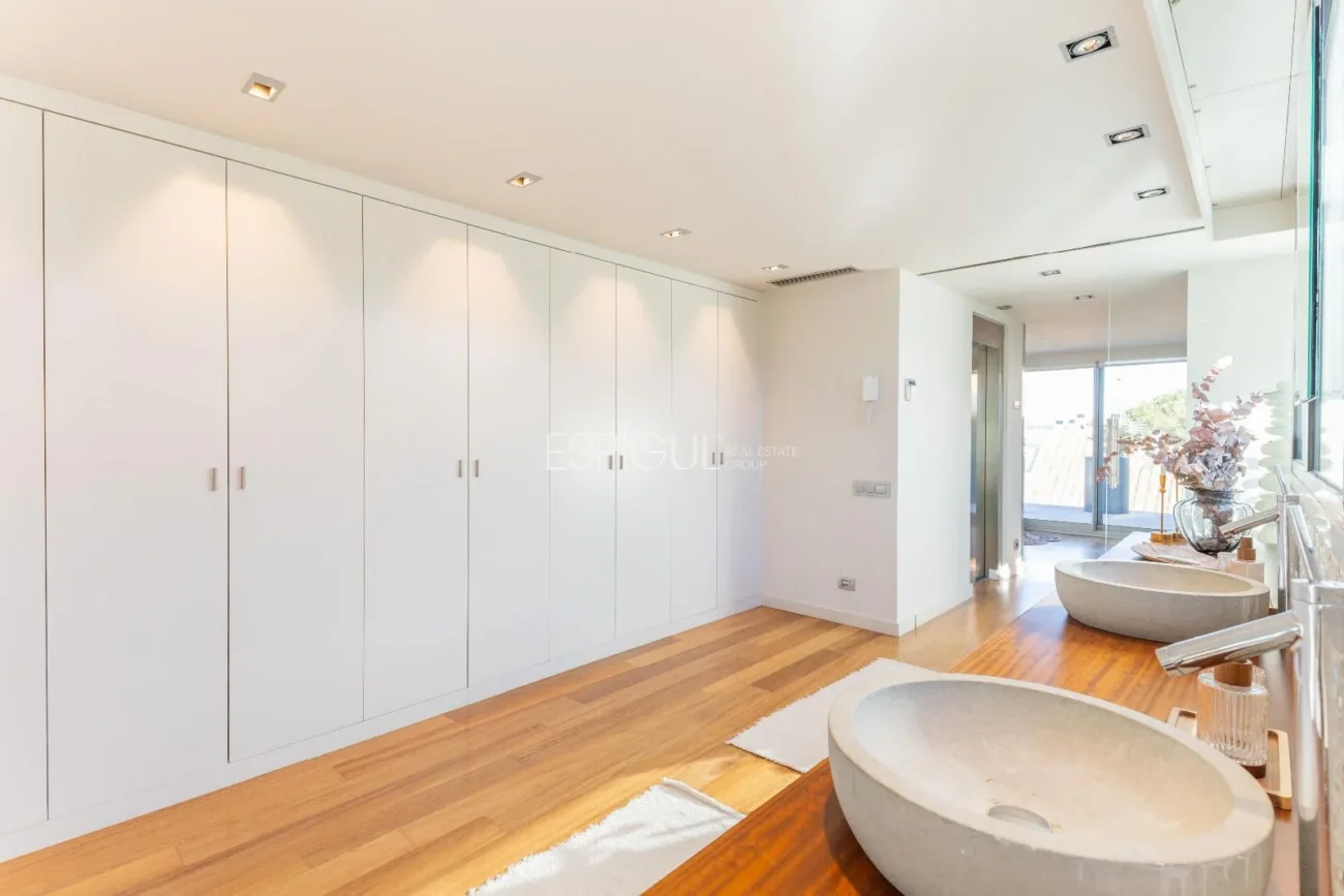 Villa for Sale in Arxiu, Sant Cugat Del Vallés