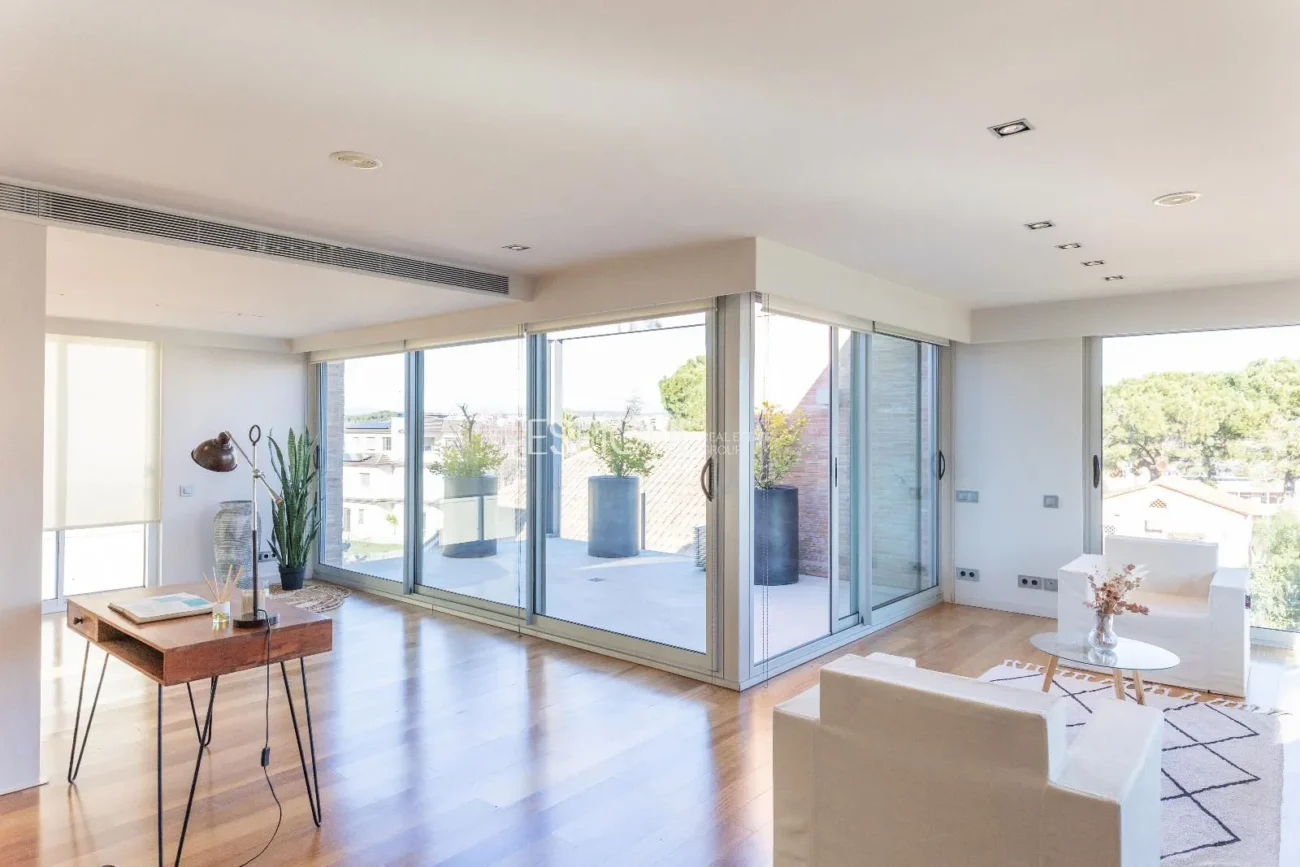 Villa for Sale in Arxiu, Sant Cugat Del Vallés