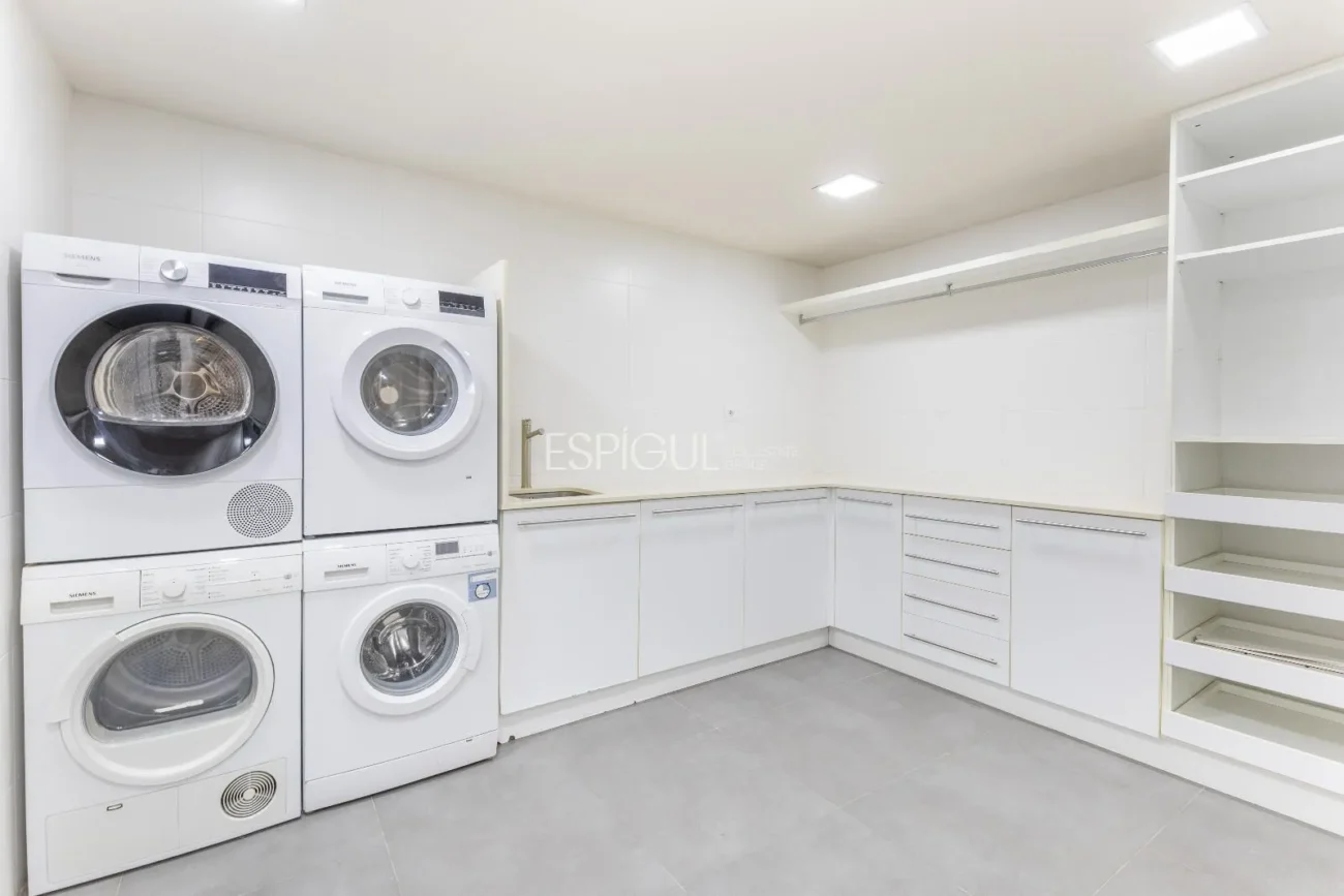 Villa for Sale in Arxiu, Sant Cugat Del Vallés