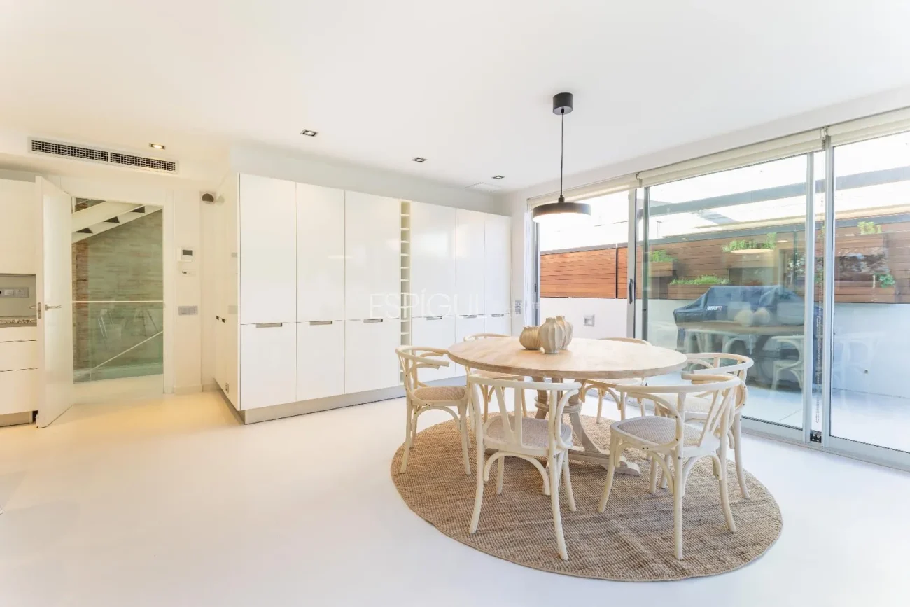 Villa for Sale in Arxiu, Sant Cugat Del Vallés