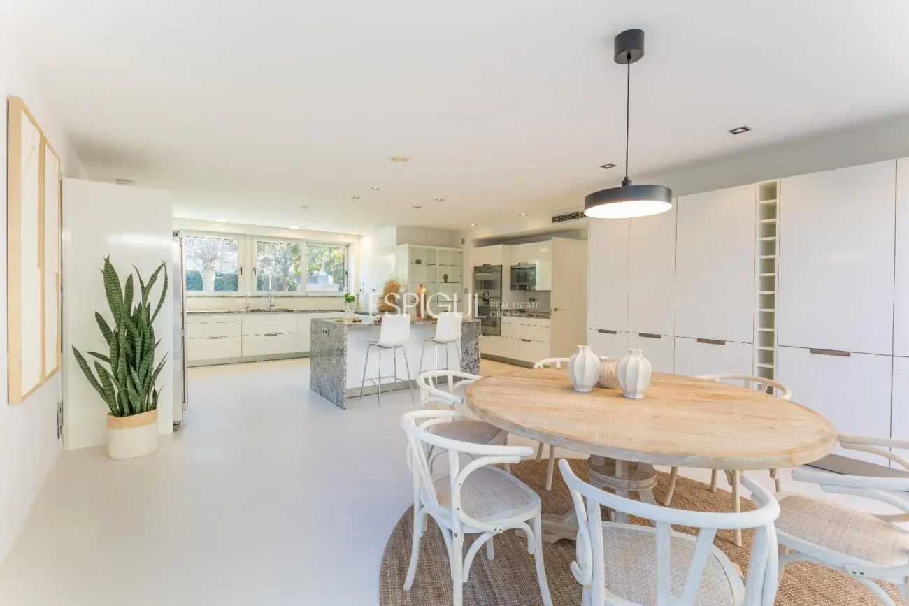 Villa for Sale in Arxiu, Sant Cugat Del Vallés