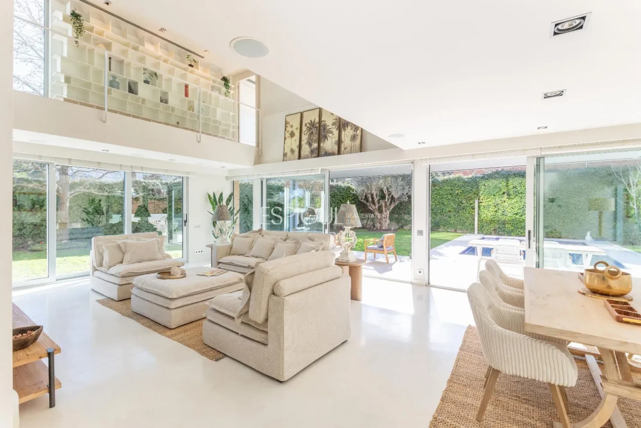 Villa for Sale in Arxiu, Sant Cugat Del Vallés