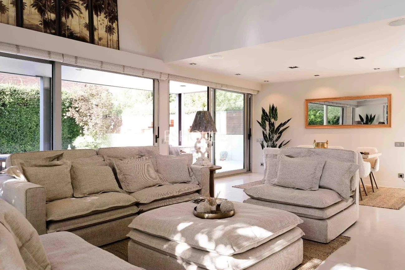 Villa for Sale in Arxiu, Sant Cugat Del Vallés