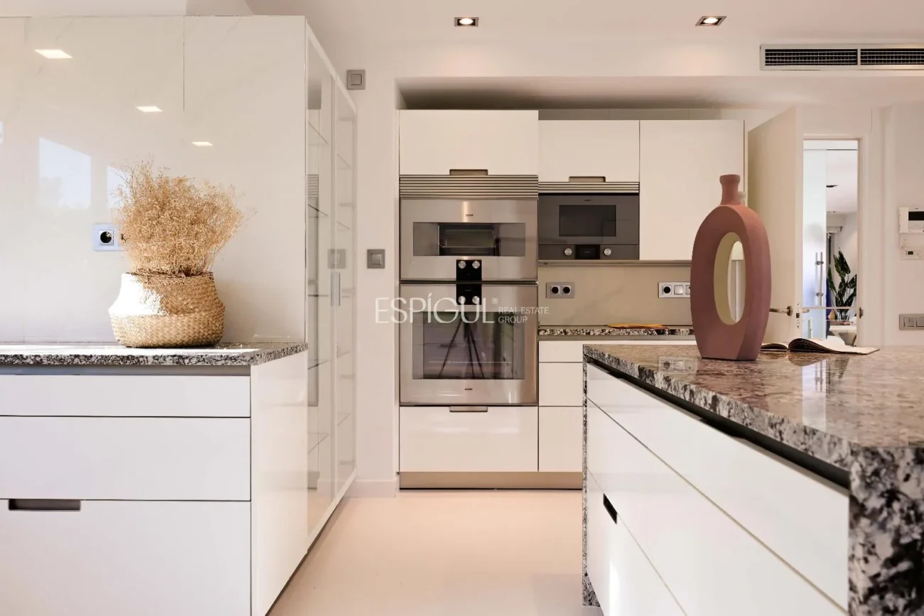 Villa for Sale in Arxiu, Sant Cugat Del Vallés