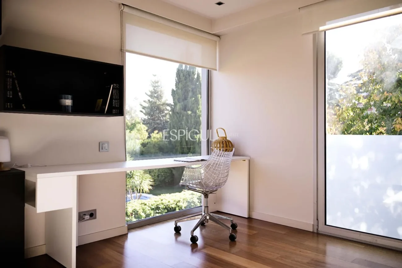 Villa for Sale in Arxiu, Sant Cugat Del Vallés