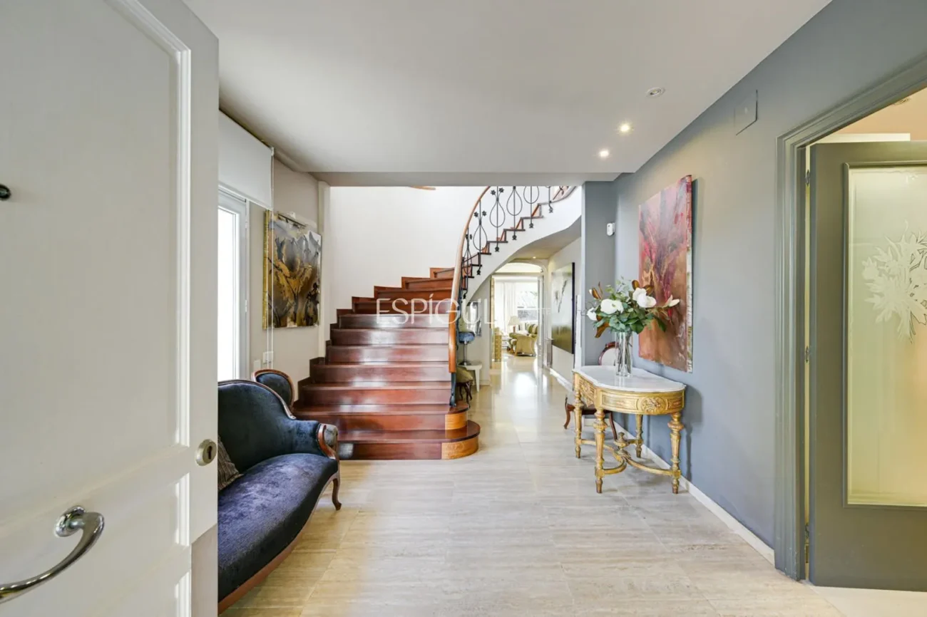 Elegancia, espacio y ubicación premium: Casa única en Ocata