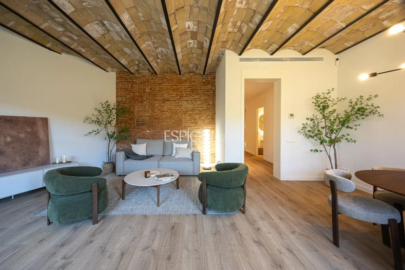 Elegancia y carácter en Roger de Flor, Eixample Dret
