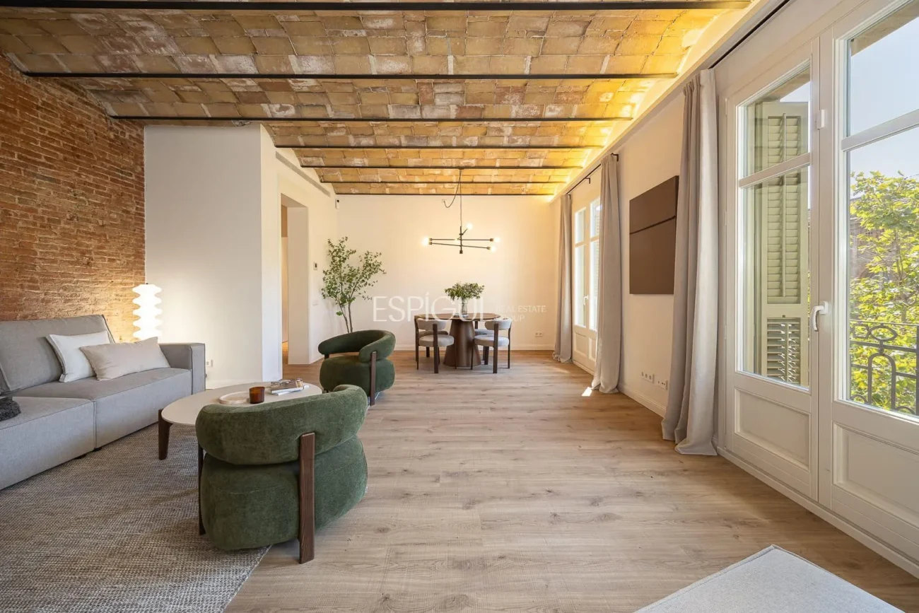 Elegancia y carácter en Roger de Flor, Eixample Dret