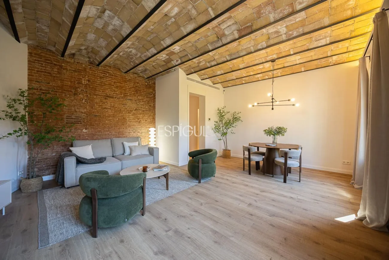 Elegancia y carácter en Roger de Flor, Eixample Dret