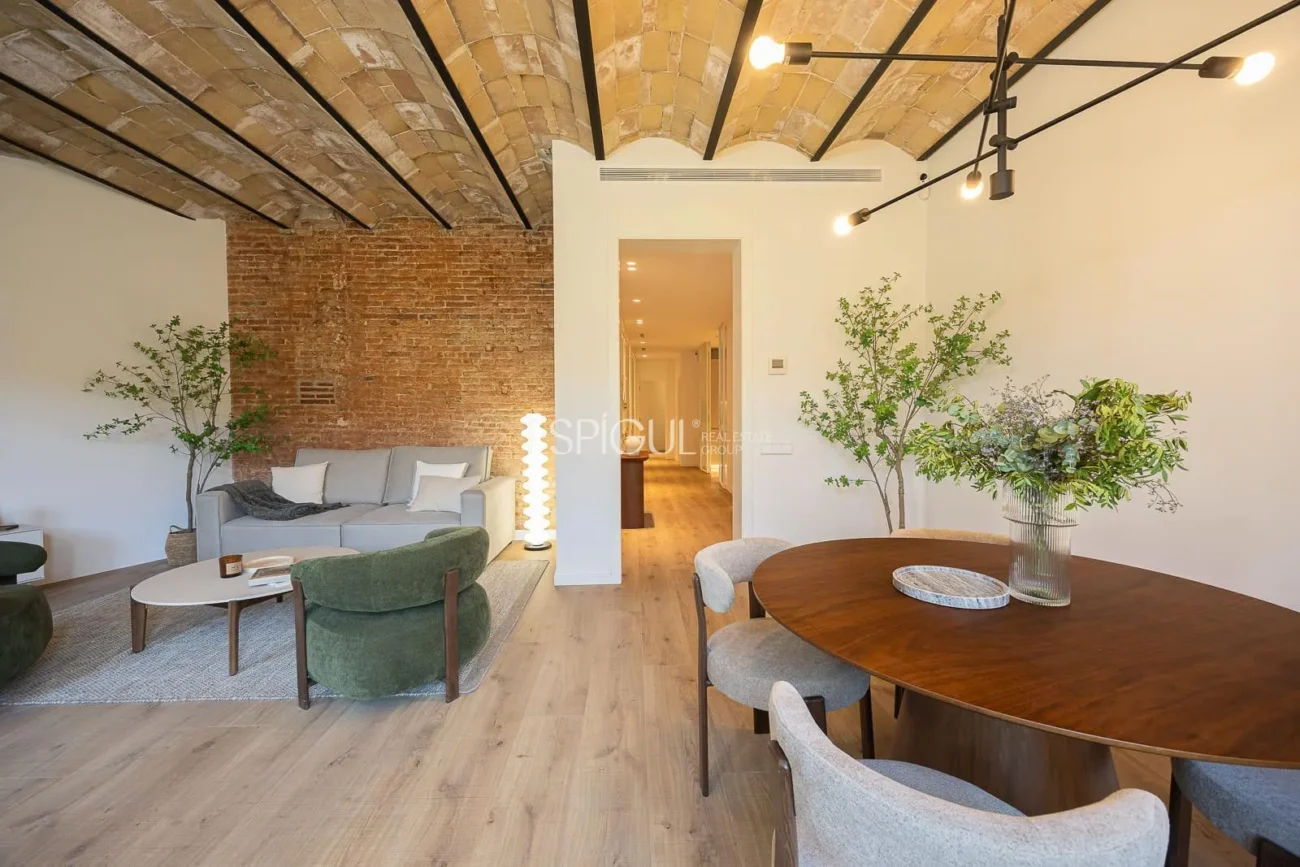 Elegancia y carácter en Roger de Flor, Eixample Dret