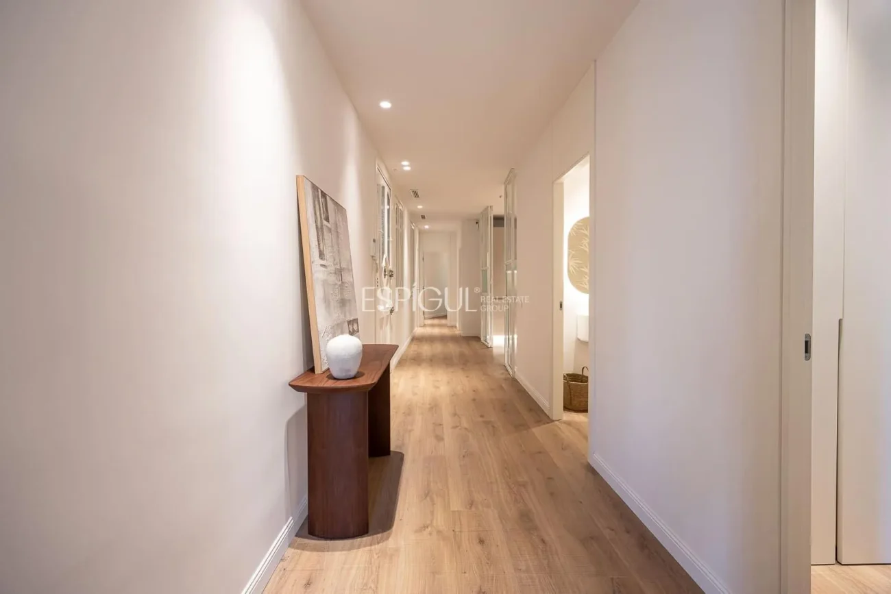 Elegancia y carácter en Roger de Flor, Eixample Dret