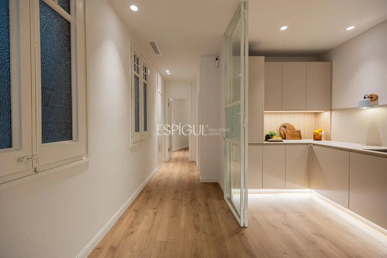 Elegancia y carácter en Roger de Flor, Eixample Dret