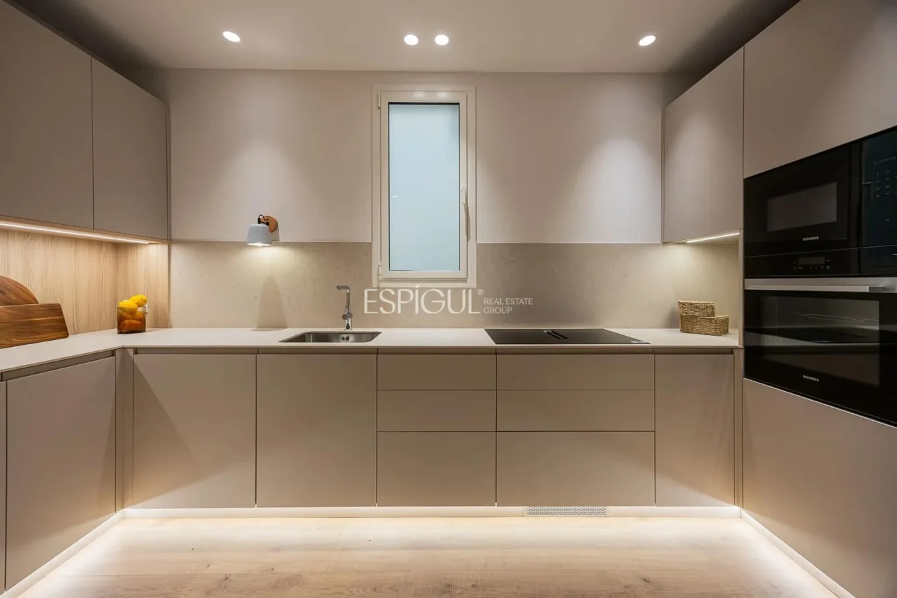 Elegancia y carácter en Roger de Flor, Eixample Dret