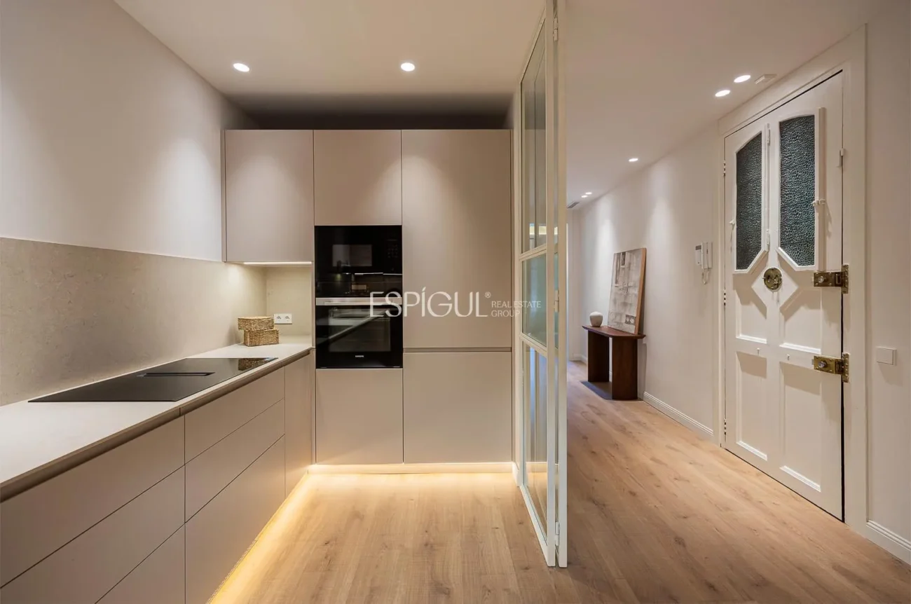 Elegancia y carácter en Roger de Flor, Eixample Dret