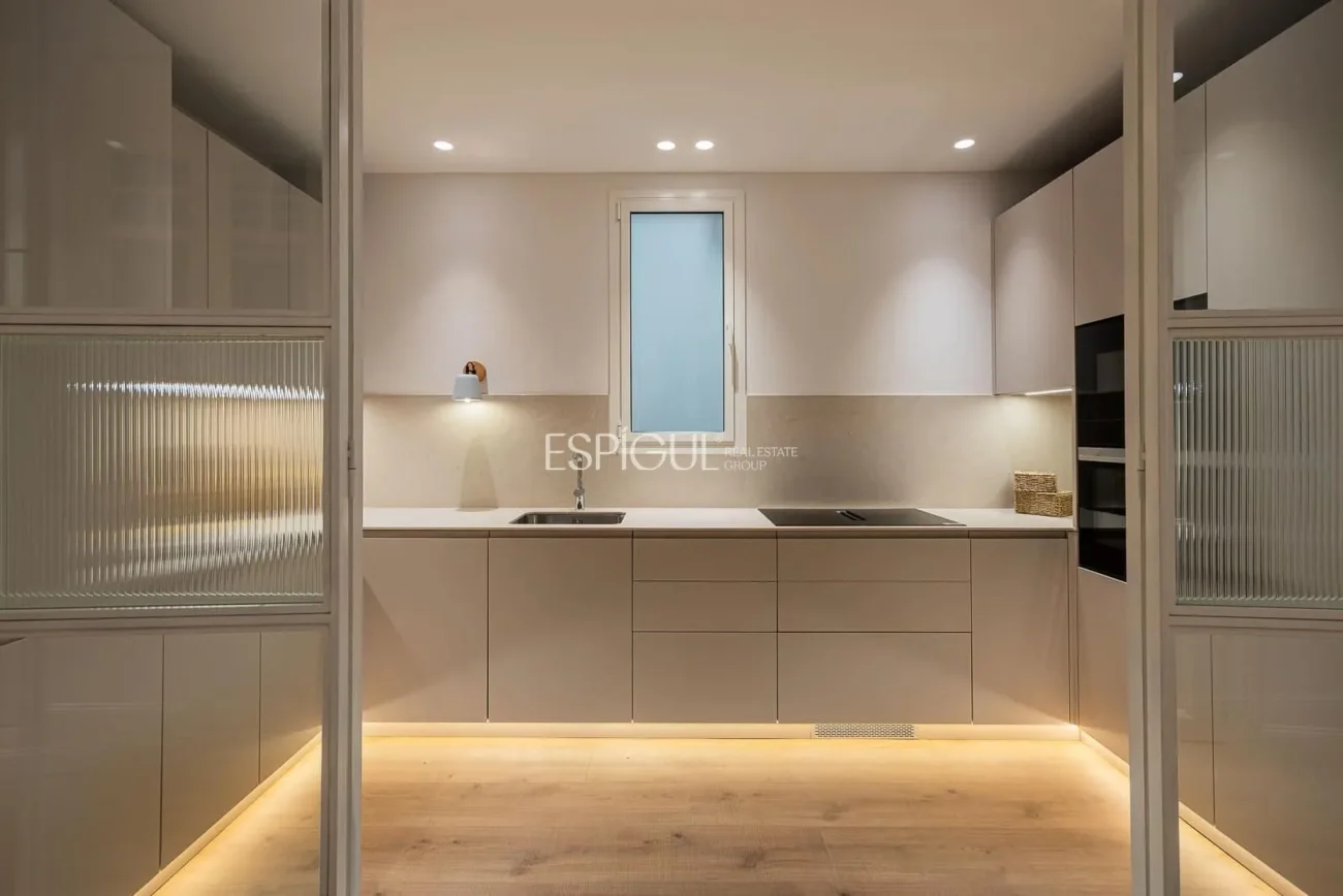 Elegancia y carácter en Roger de Flor, Eixample Dret