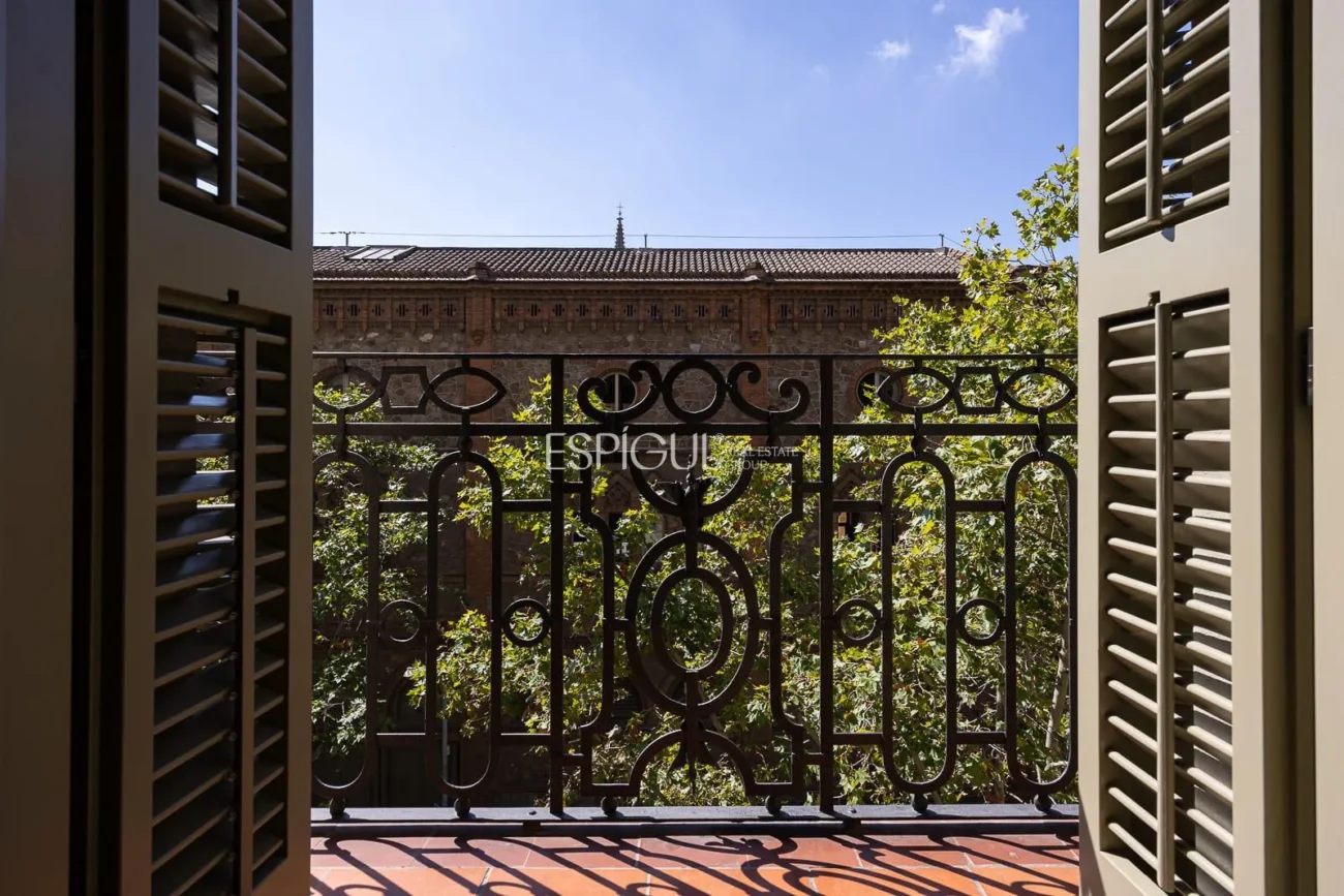 Elegancia y carácter en Roger de Flor, Eixample Dret