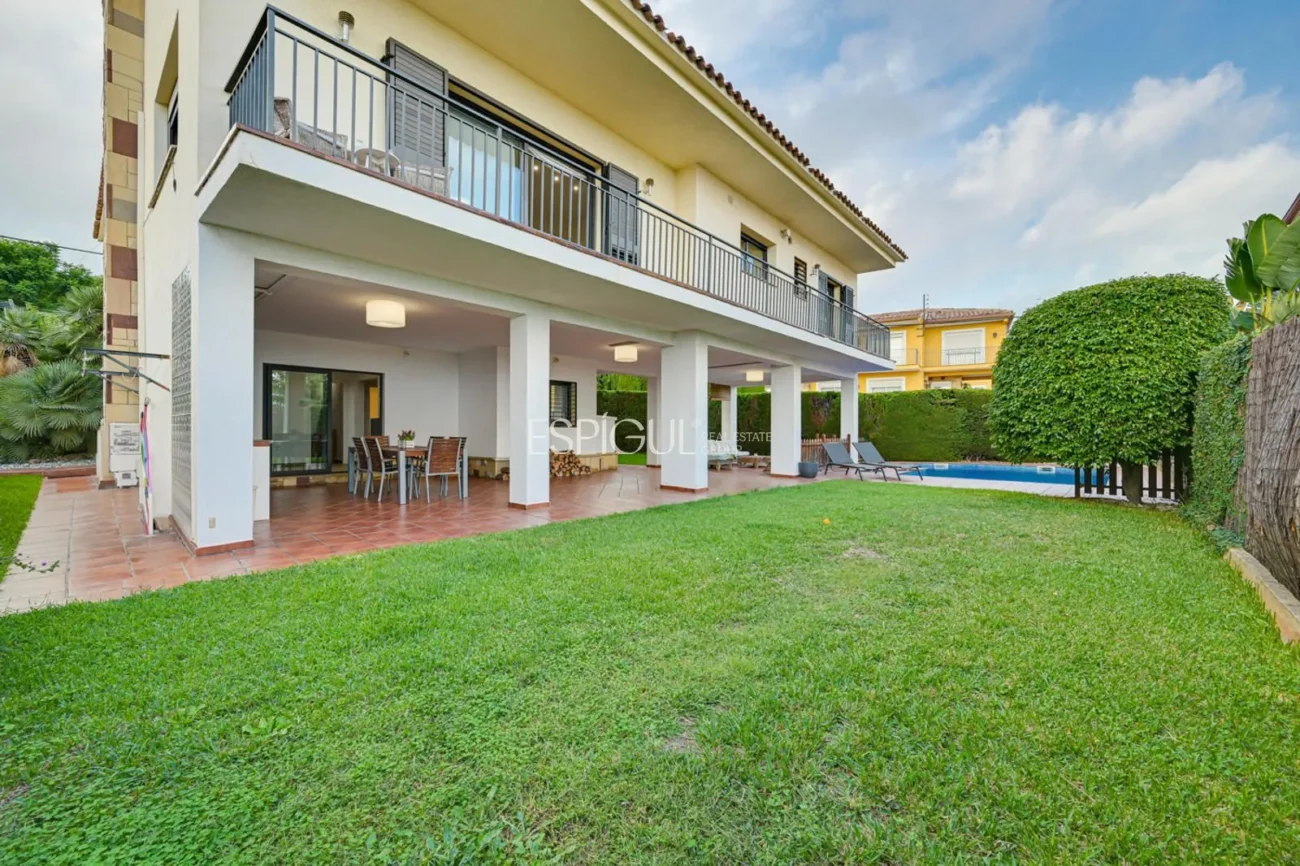Elegant Two-Story House with a Flat Garden and Private Pool