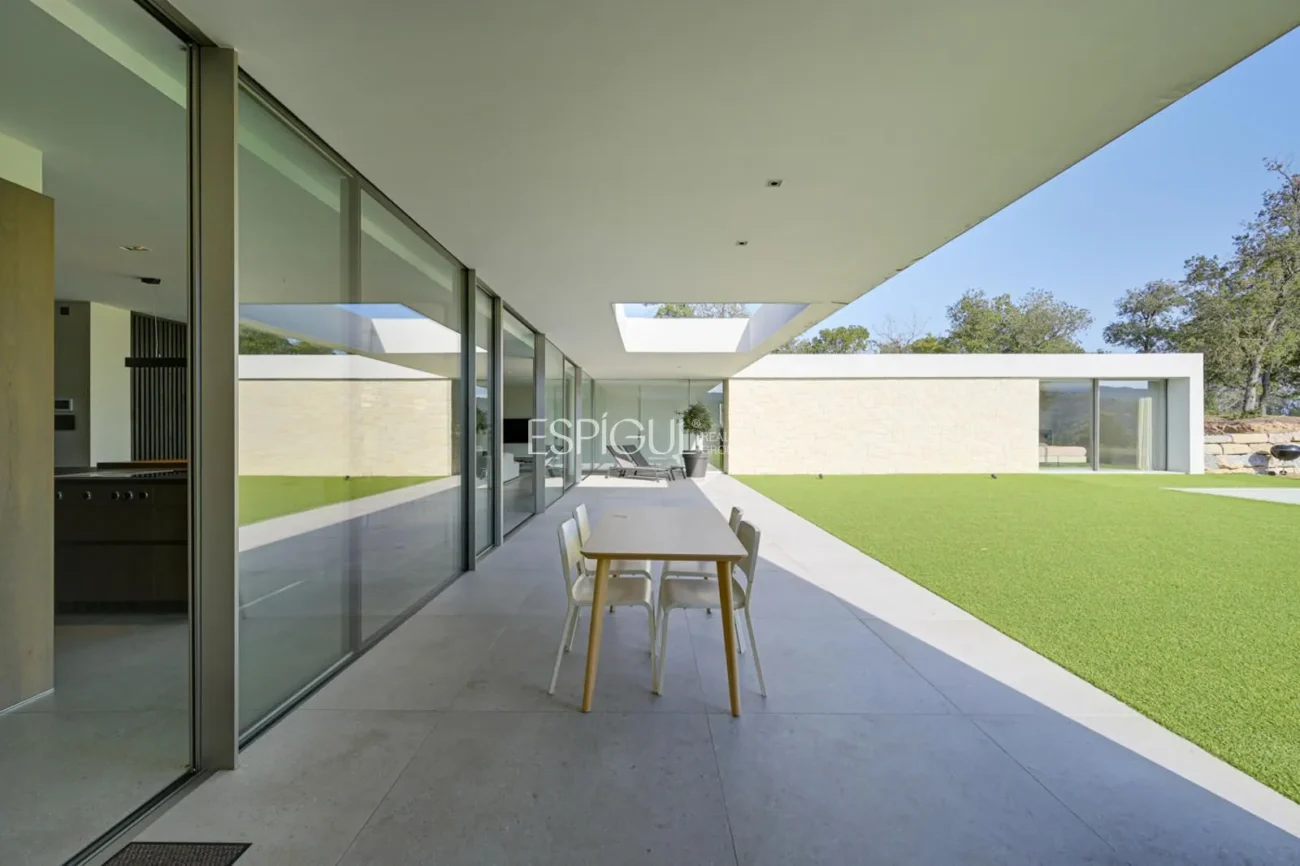 Elegant vila amb vistes al camp de golf i a la muntanya en una ubicació privilegiada