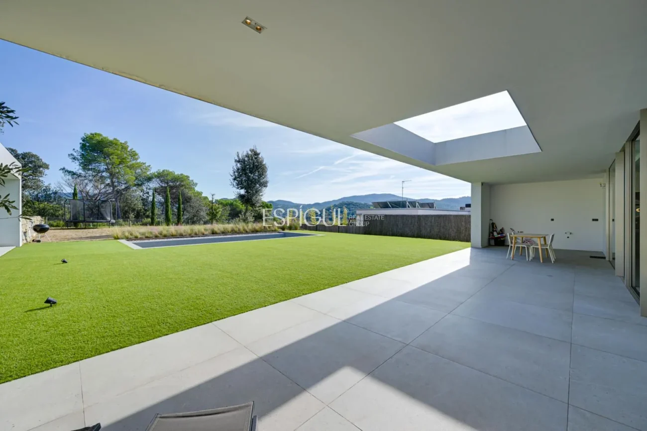 Elegant vila amb vistes al camp de golf i a la muntanya en una ubicació privilegiada