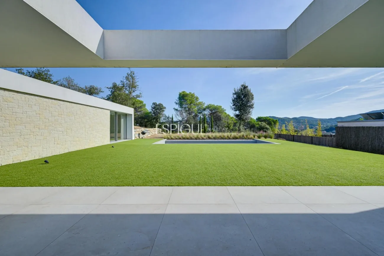 Elegant vila amb vistes al camp de golf i a la muntanya en una ubicació privilegiada