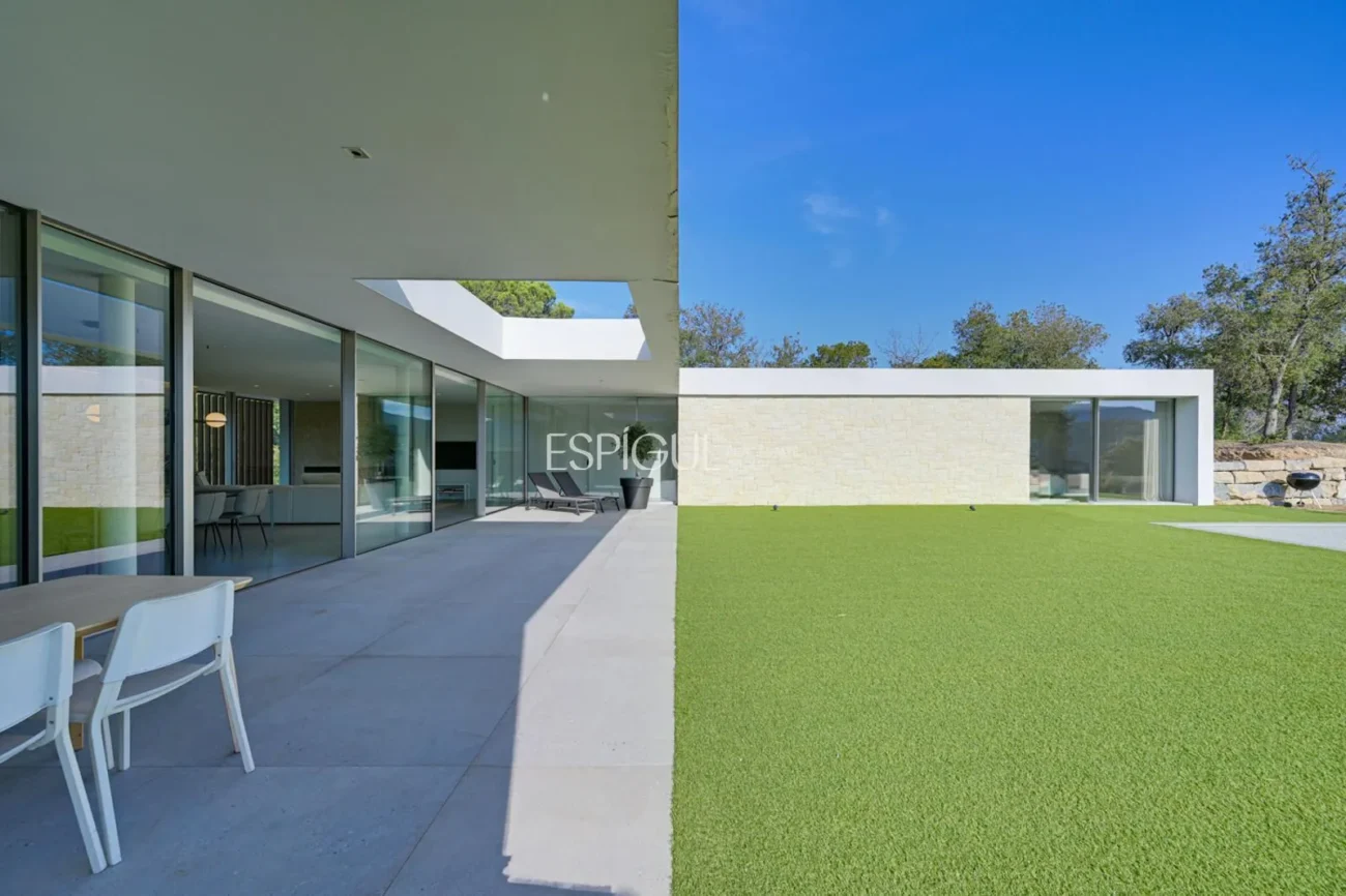 Elegant vila amb vistes al camp de golf i a la muntanya en una ubicació privilegiada