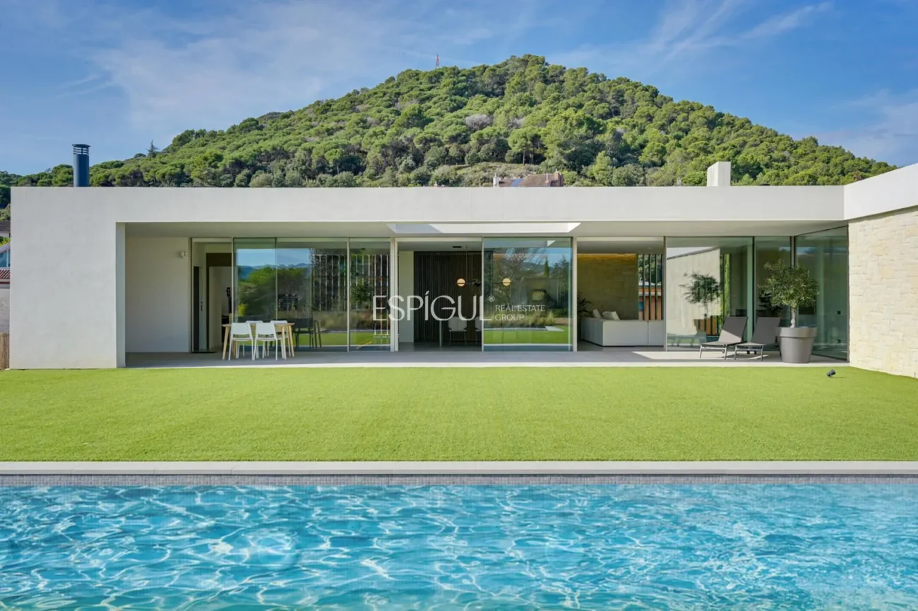 Elegant vila amb vistes al camp de golf i a la muntanya en una ubicació privilegiada