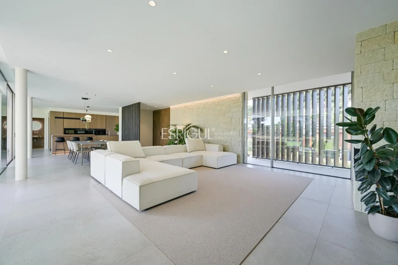 Elegant vila amb vistes al camp de golf i a la muntanya en una ubicació privilegiada