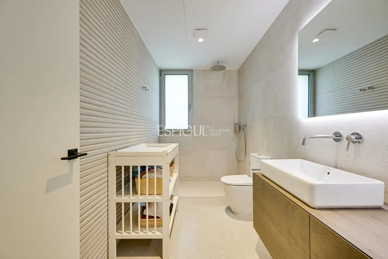 Elegant vila amb vistes al camp de golf i a la muntanya en una ubicació privilegiada
