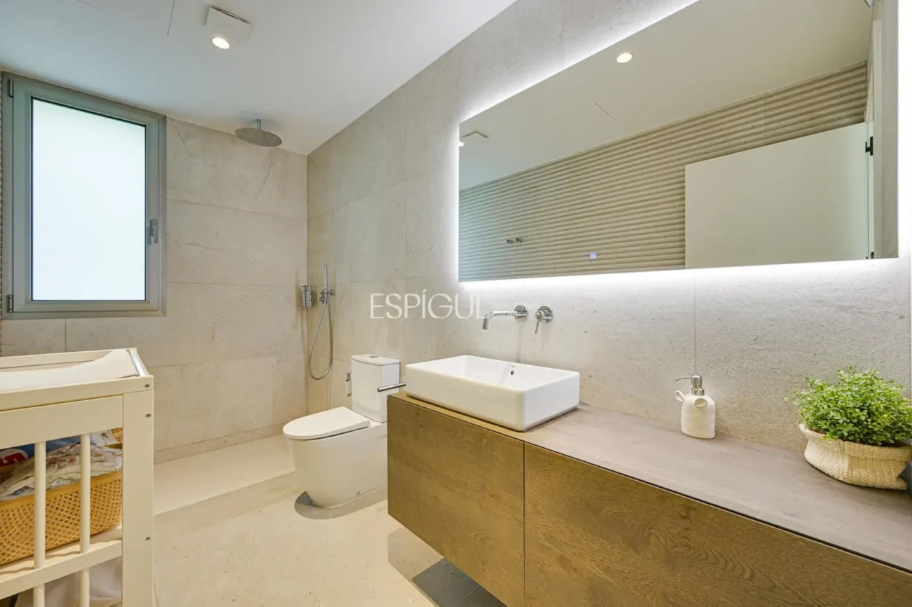 Elegant vila amb vistes al camp de golf i a la muntanya en una ubicació privilegiada