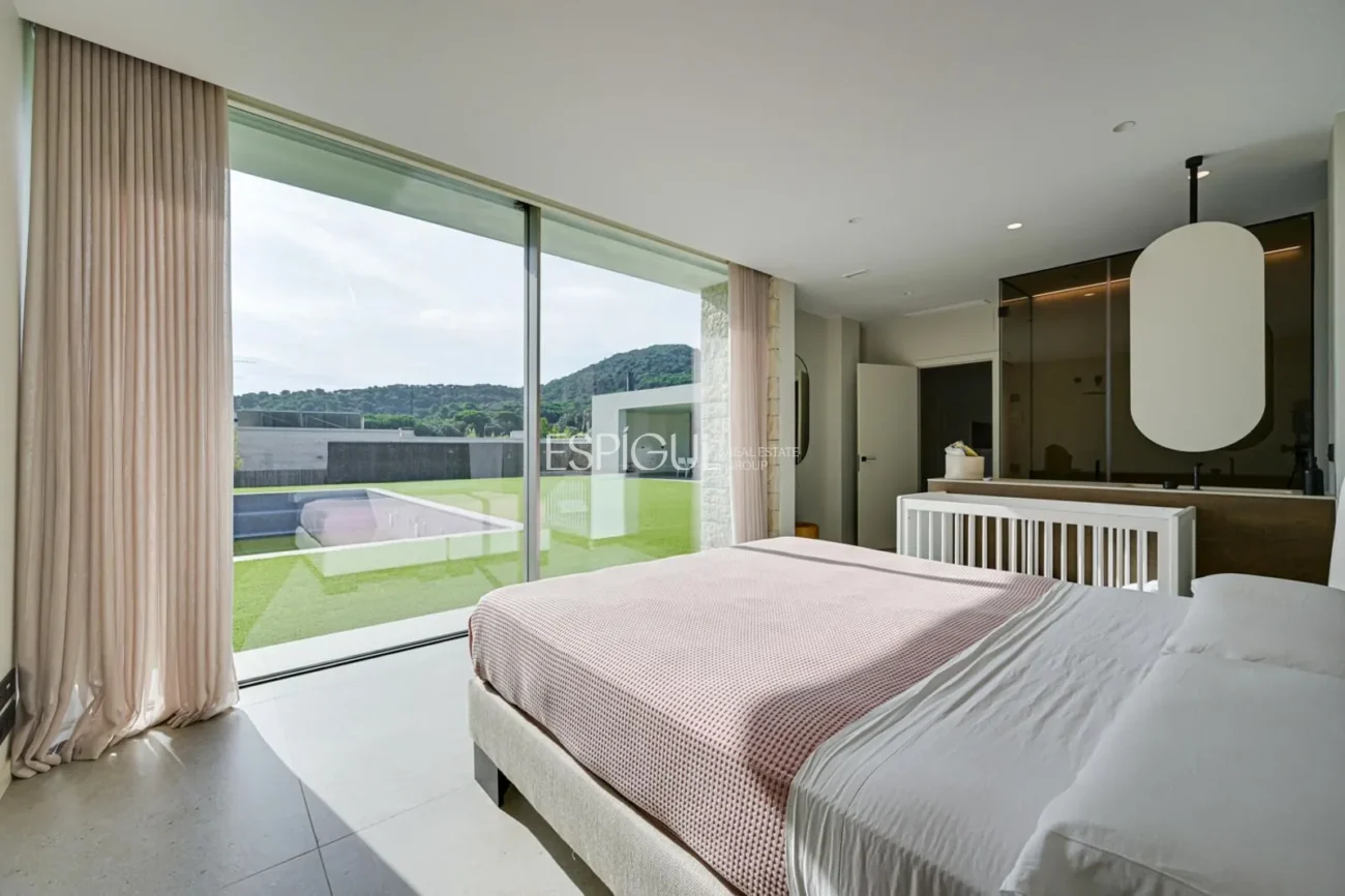 Elegant vila amb vistes al camp de golf i a la muntanya en una ubicació privilegiada