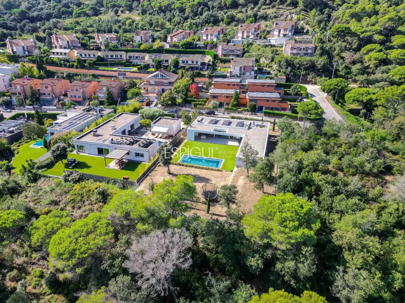 Elegant vila amb vistes al camp de golf i a la muntanya en una ubicació privilegiada