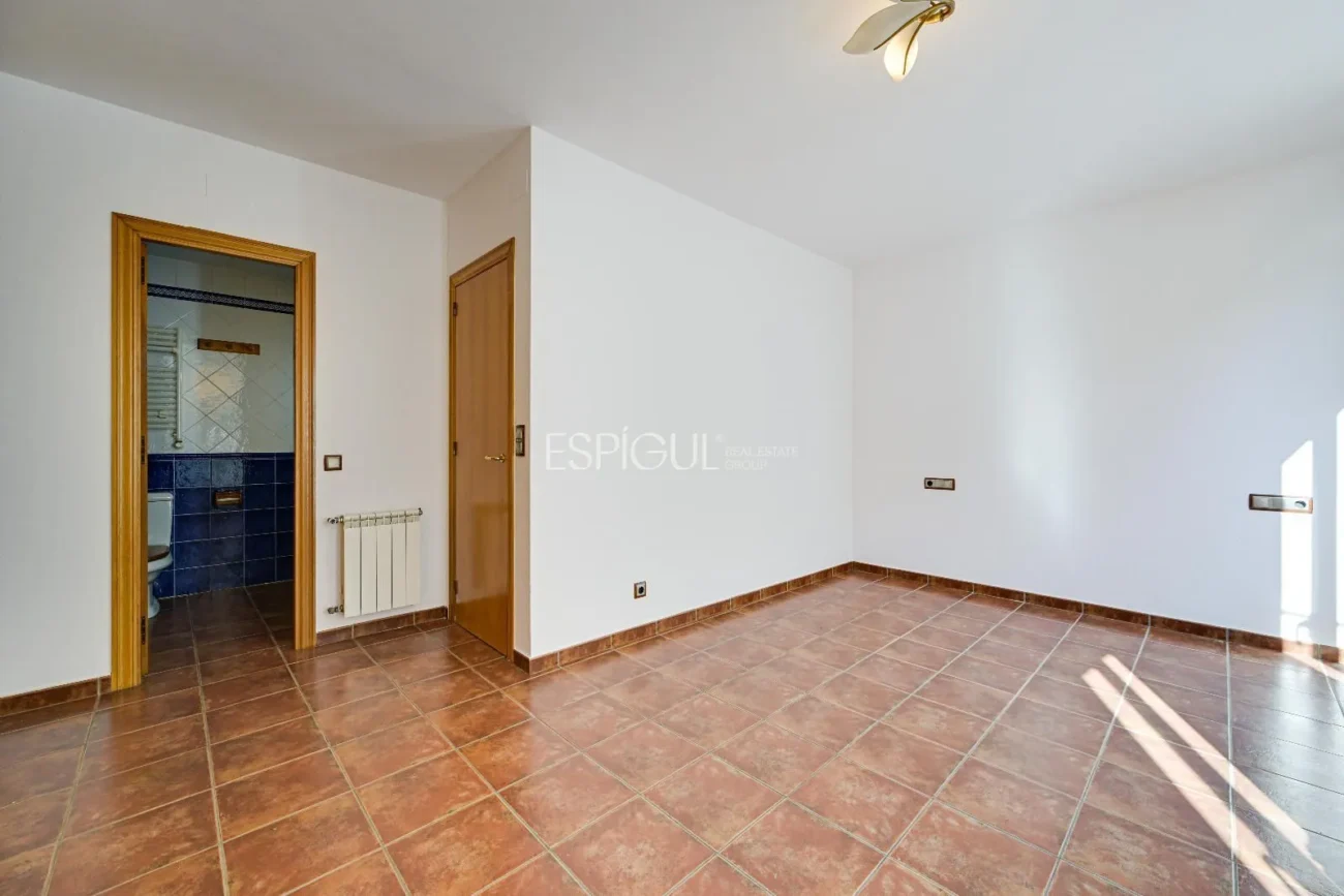 Charming Townhouse just Steps from the Sea in Sant Feliu De Guíxols