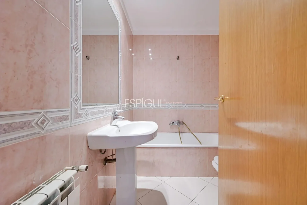 Charming Townhouse just Steps from the Sea in Sant Feliu De Guíxols