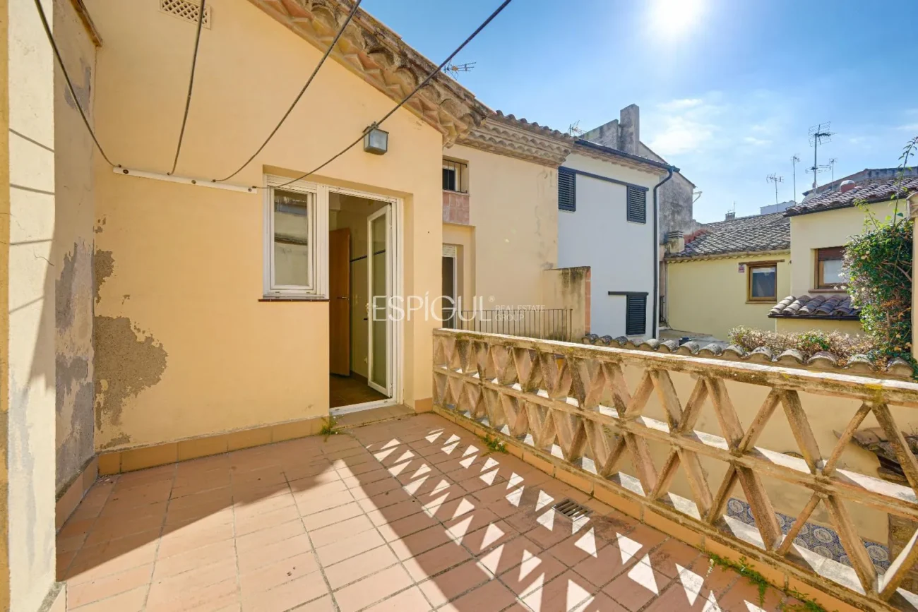 Charming Townhouse just Steps from the Sea in Sant Feliu De Guíxols