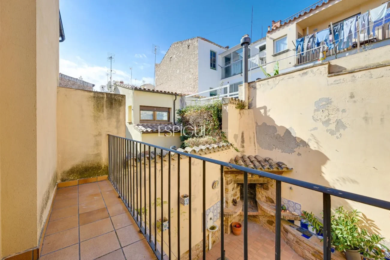 Charming Townhouse just Steps from the Sea in Sant Feliu De Guíxols