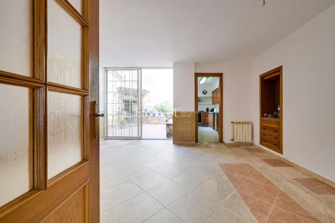 Charming Townhouse just Steps from the Sea in Sant Feliu De Guíxols
