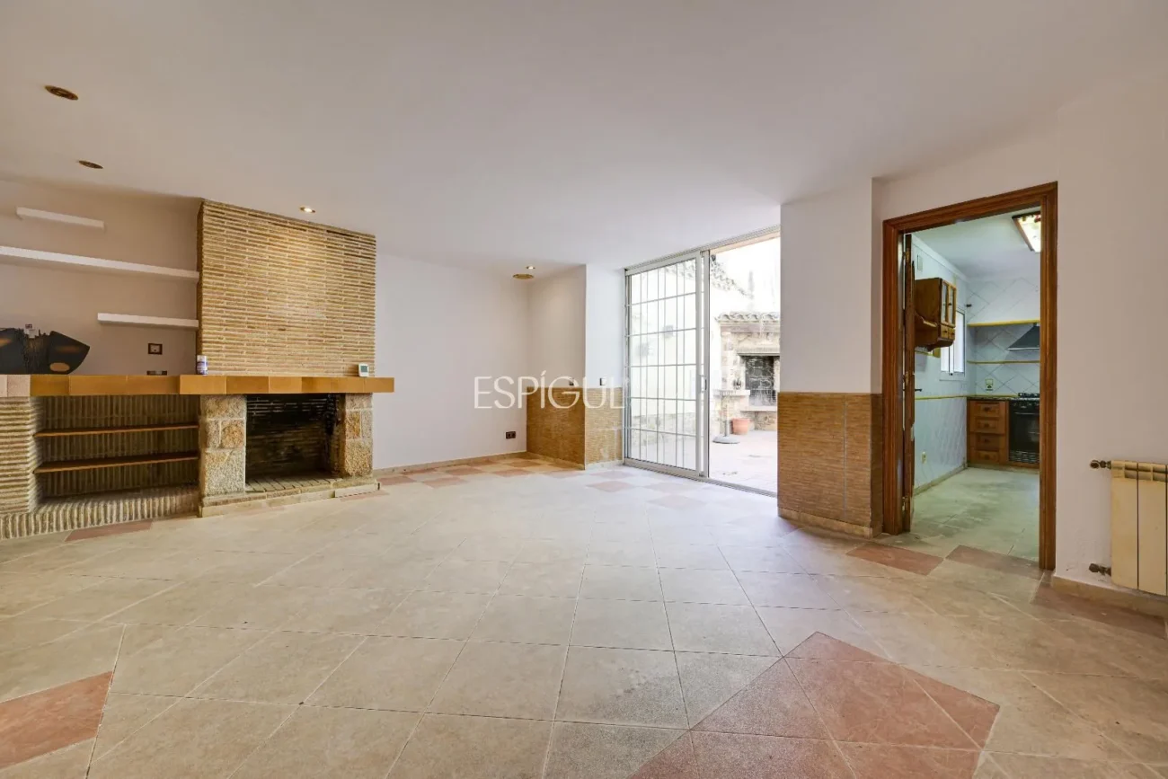 Charming Townhouse just Steps from the Sea in Sant Feliu De Guíxols