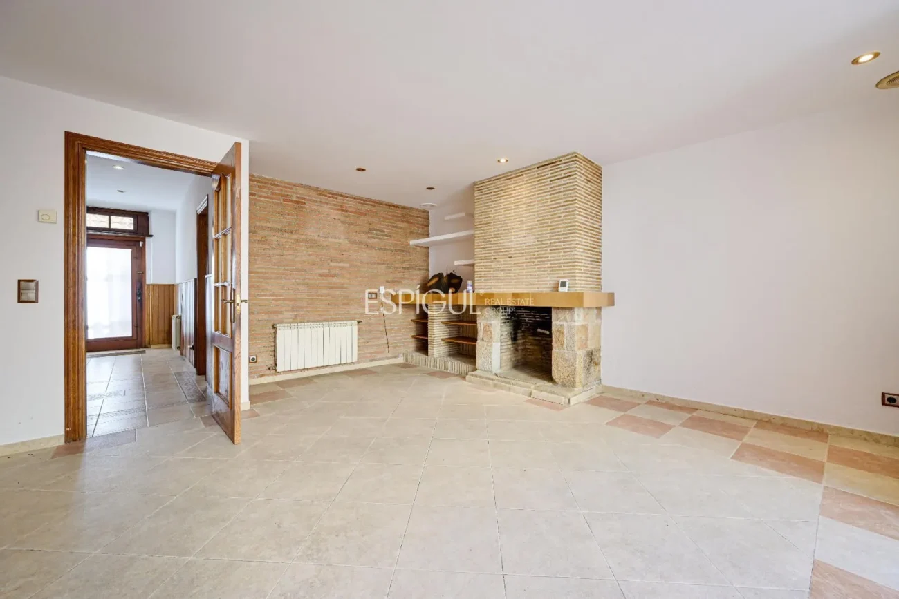 Charming Townhouse just Steps from the Sea in Sant Feliu De Guíxols