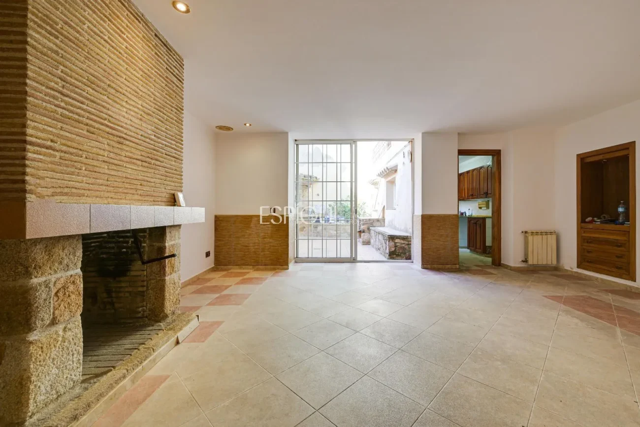 Charming Townhouse just Steps from the Sea in Sant Feliu De Guíxols