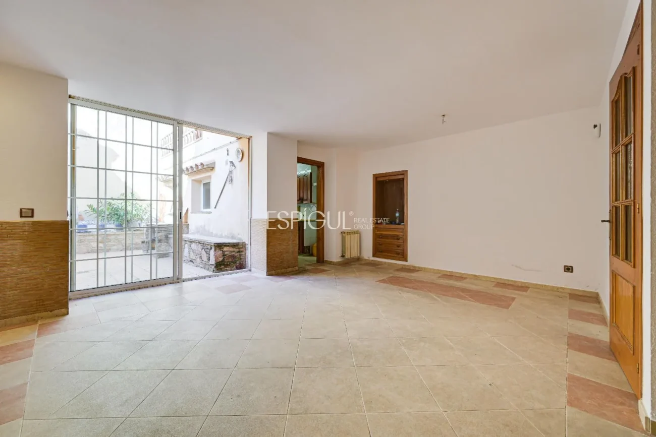 Charming Townhouse just Steps from the Sea in Sant Feliu De Guíxols