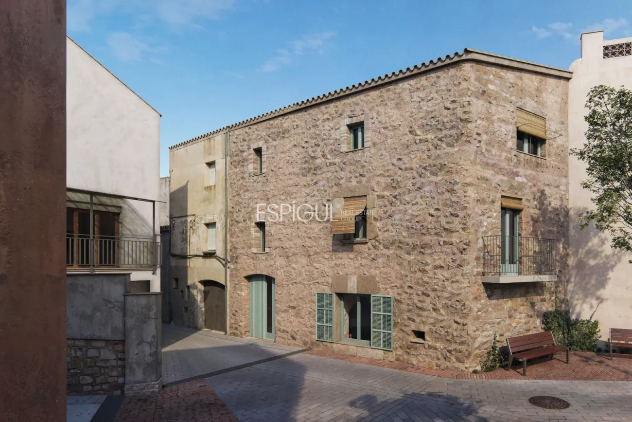 Encantadora casa de poble amb jardí i garatge al cor de Gualta