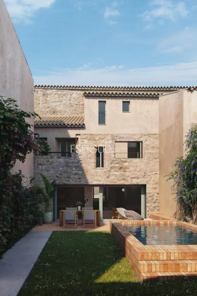 Encantadora casa de poble amb jardí i garatge al cor de Gualta