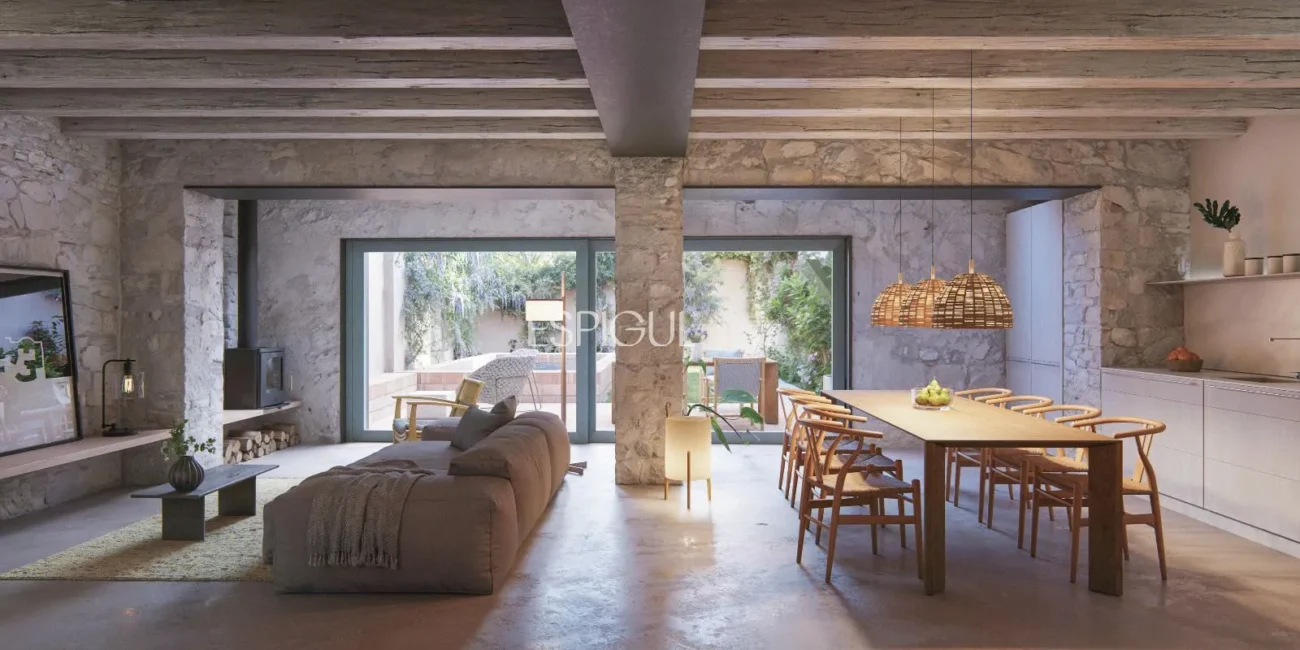 Encantadora casa de poble amb jardí i garatge al cor de Gualta