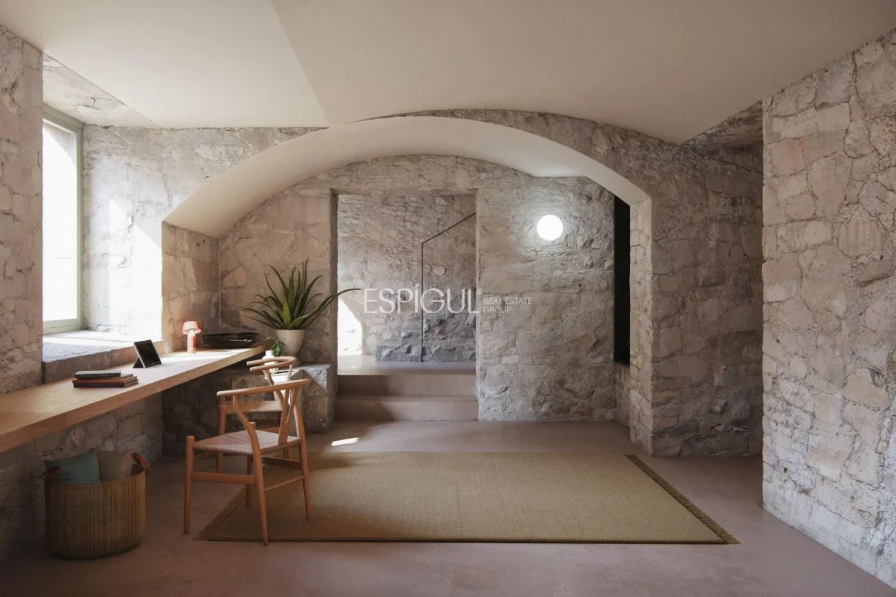 Encantadora casa de poble amb jardí i garatge al cor de Gualta