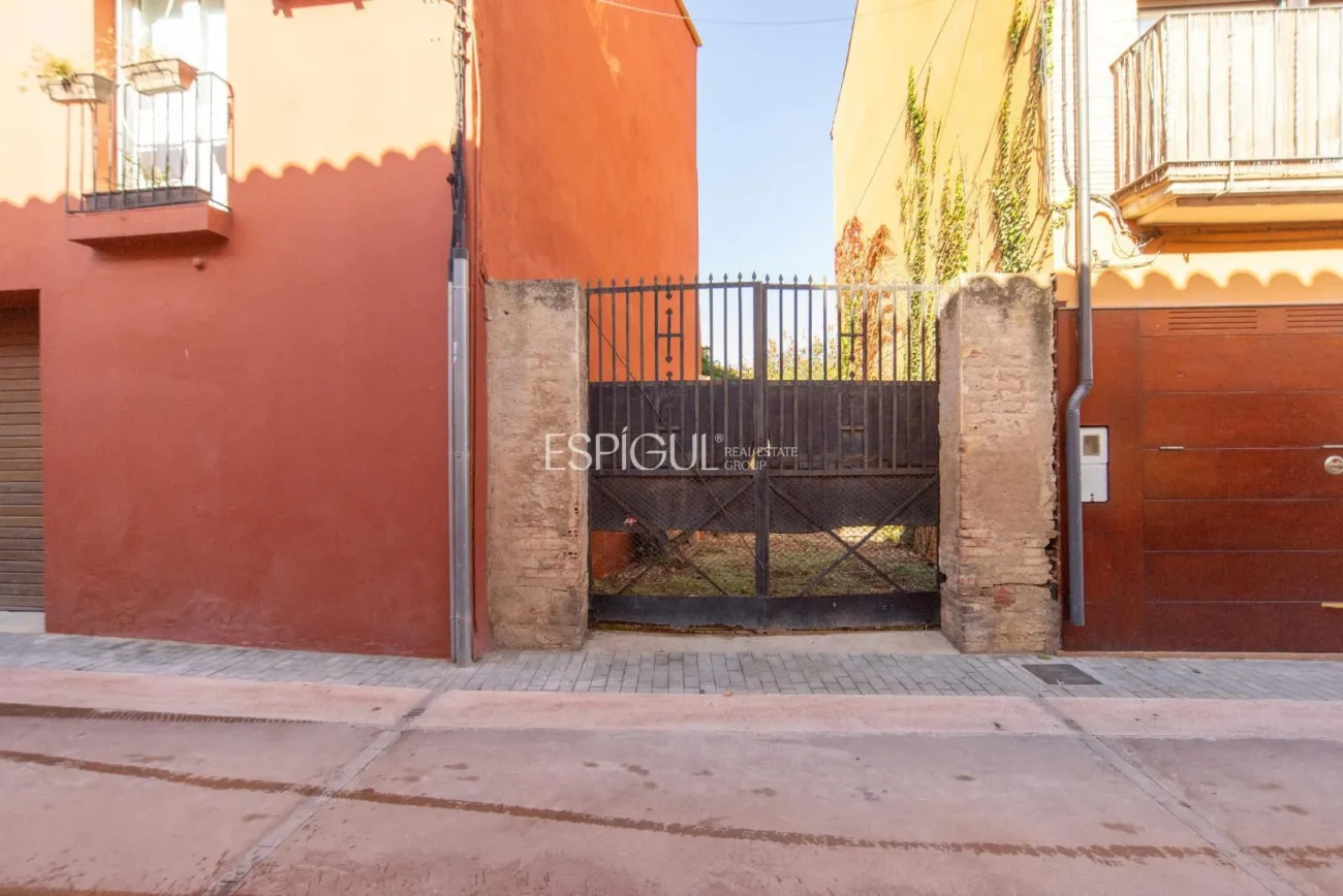 Encantadora casa de poble amb jardí i garatge al cor de Gualta