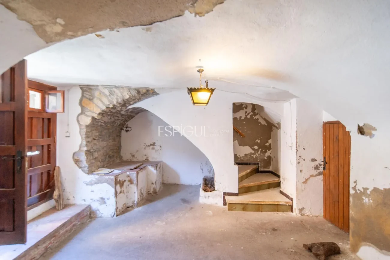 Encantadora casa de poble amb jardí i garatge al cor de Gualta