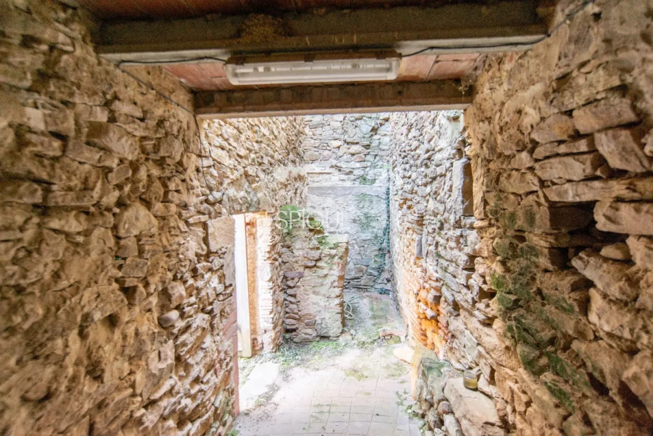 Encantadora casa de poble amb jardí i garatge al cor de Gualta